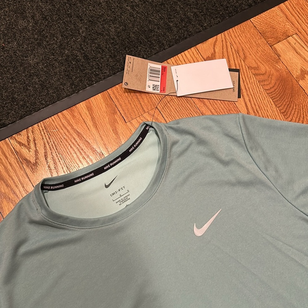 Nike Men's Aqua T-Shirt - Picture 2 of 3